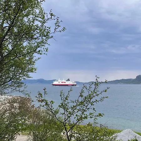 Fjordhuset Pa Helgelanskysten Leirfjord