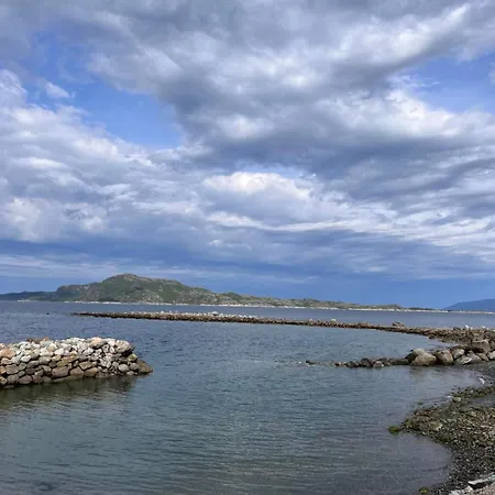 Fjordhuset Pa Helgelanskysten