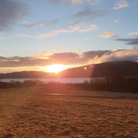Fjordhuset Pa Helgelanskysten *
