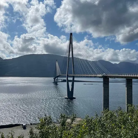 Fjordhuset Pa Helgelanskysten *