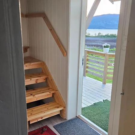 Fjordhuset Pa Helgelanskysten *